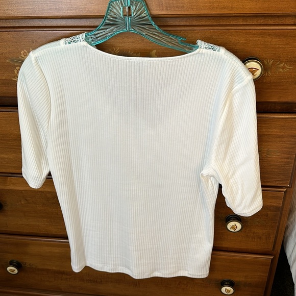 V Neck Ribbed Tee - Picture 3 of 4